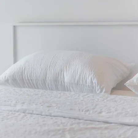 & Natural Light 2bdr Private Parking Apartment
