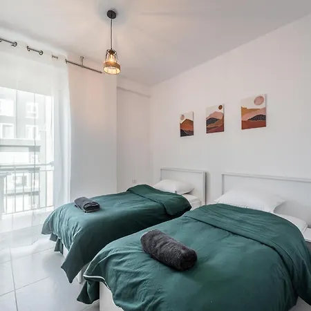 아파트 & Natural Light 2bdr Private Parking 티라나