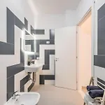& Natural Light 2bdr Private Parking Апартаменты Тирана