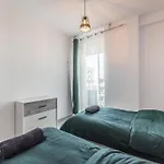 & Natural Light 2bdr Private Parking Апартаменты