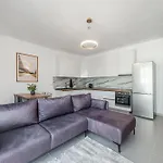 & Natural Light 2bdr Private Parking Апартаменты *