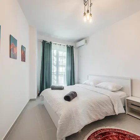 & Natural Light 2bdr Private Parking Tirana