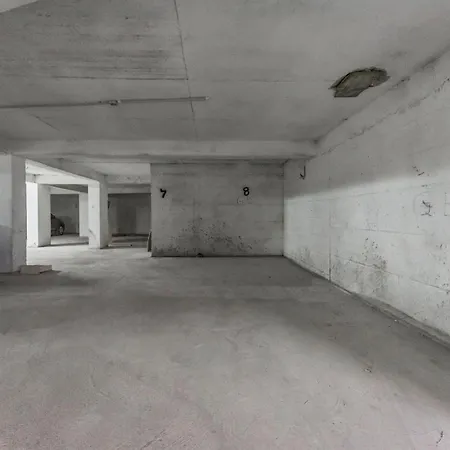 Appartamento & Natural Light 2bdr Private Parking Tirana