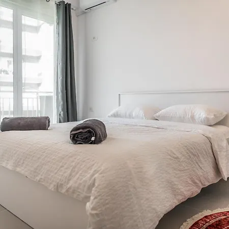 & Natural Light 2bdr Private Parking Апартаменты