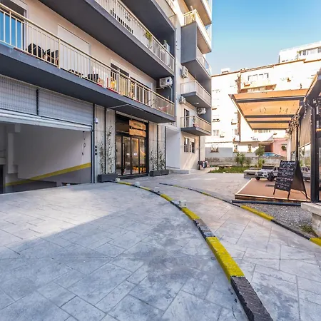 Appartamento & Natural Light 2bdr Private Parking Tirana