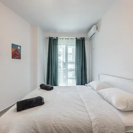 Appartamento & Natural Light 2bdr Private Parking