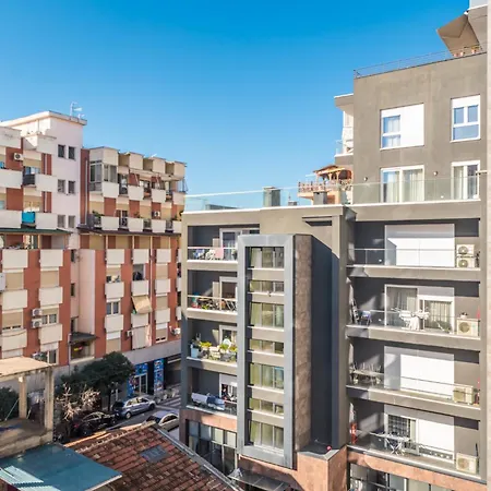 & Natural Light 2bdr Private Parking Tiran