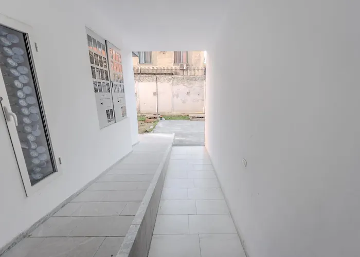 & Natural Light 2bdr Private Parking Апартаменты Тирана