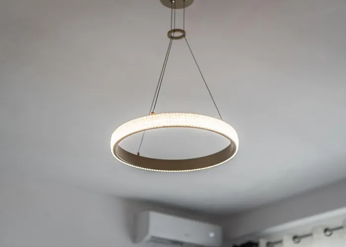 & Natural Light 2bdr Private Parking Апартаменты