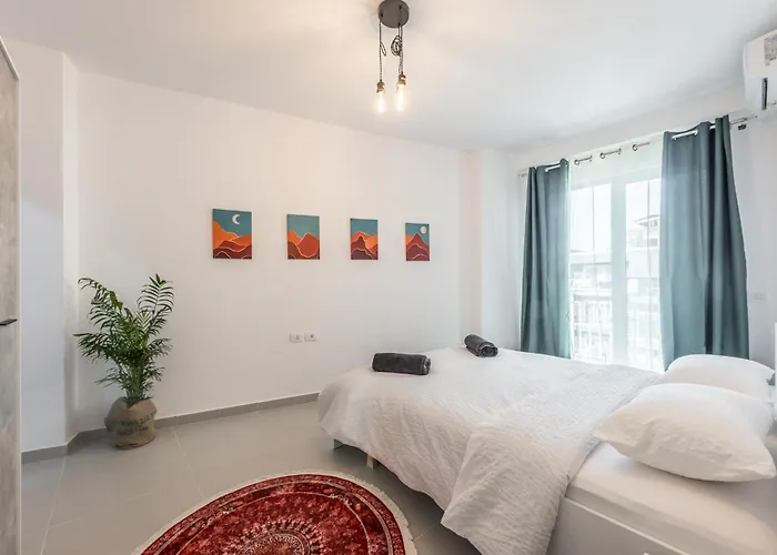 Апартаменты & Natural Light 2bdr Private Parking