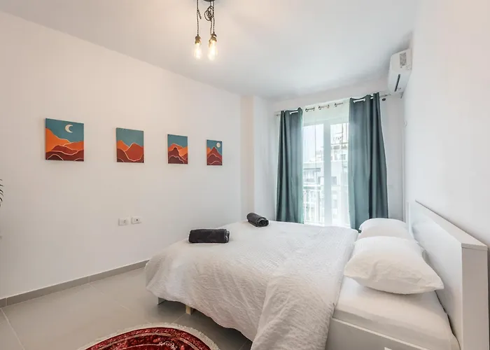 Апартаменты & Natural Light 2bdr Private Parking *