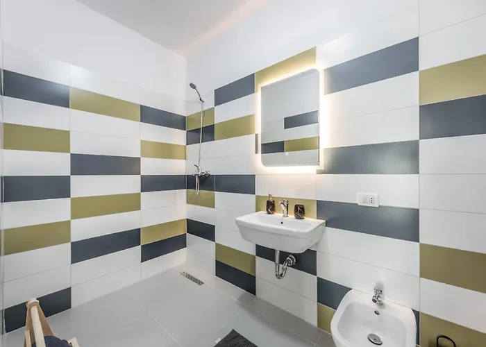 & Natural Light 2bdr Private Parking Апартаменты Тирана