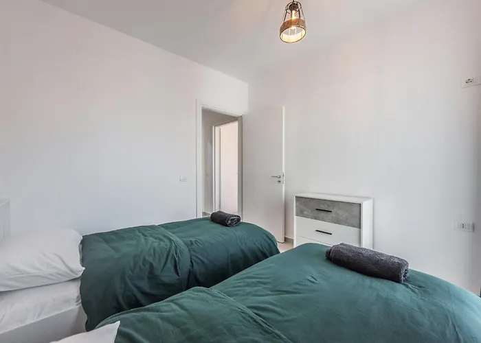 & Natural Light 2bdr Private Parking Апартаменты *