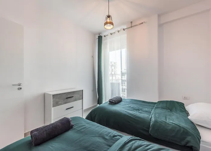 & Natural Light 2bdr Private Parking Апартаменты