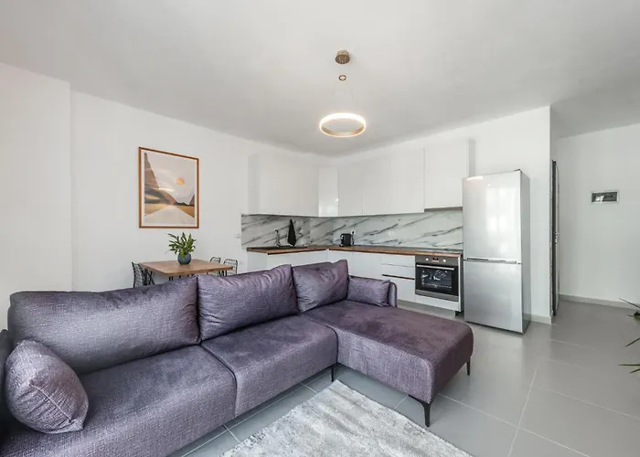 & Natural Light 2bdr Private Parking Апартаменты *