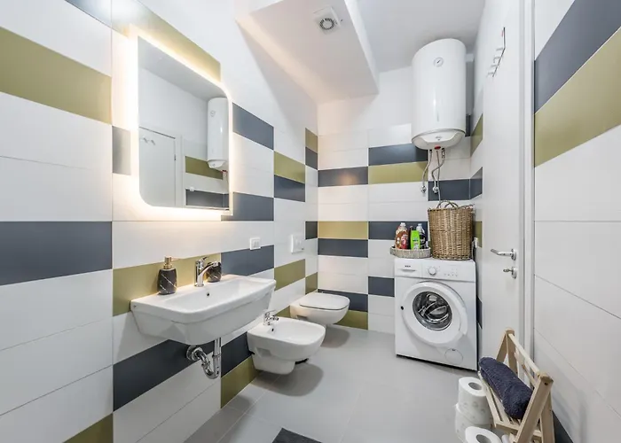 & Natural Light 2bdr Private Parking * Тирана