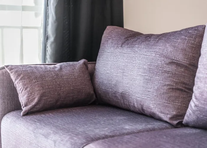 & Natural Light 2bdr Private Parking