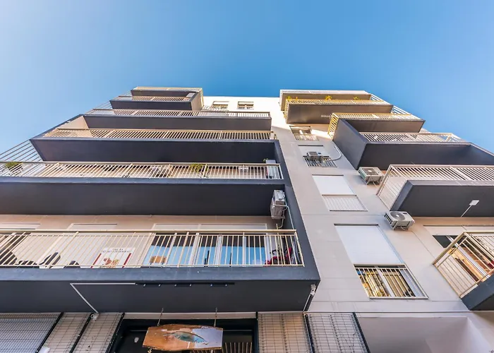 & Natural Light 2bdr Private Parking Тирана