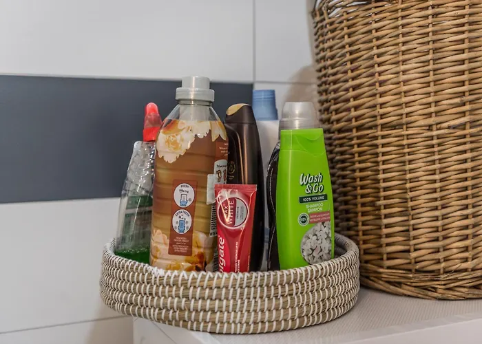 & Natural Light 2bdr Private Parking Апартаменты